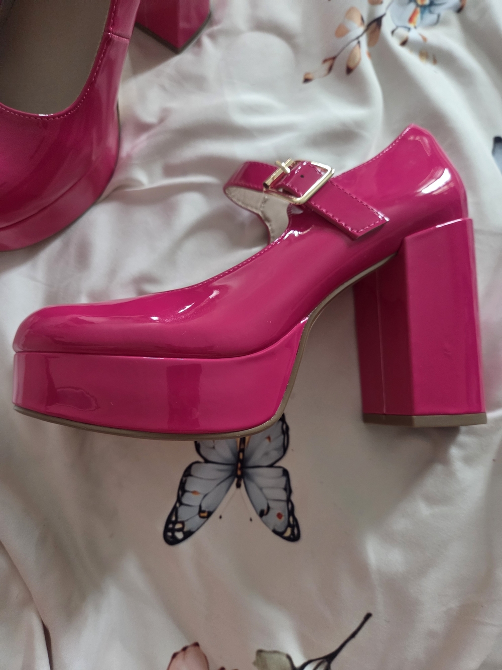 Coutgo Classic Mary Jane Patent Flats in Hot Pink Size 7 1/2 With 4 Inch Heels - Picture 2 of 9